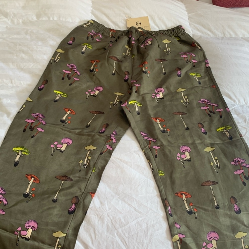 Nice pants green with mushroom print, packet for men or woman